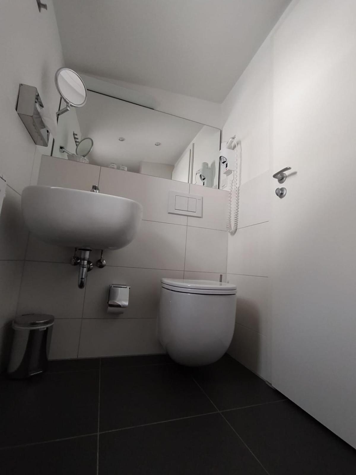 Budget Twin Room,1682932718:JPEG